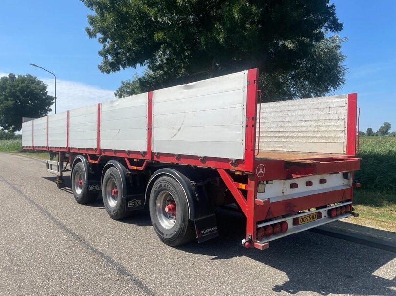 55761238-4