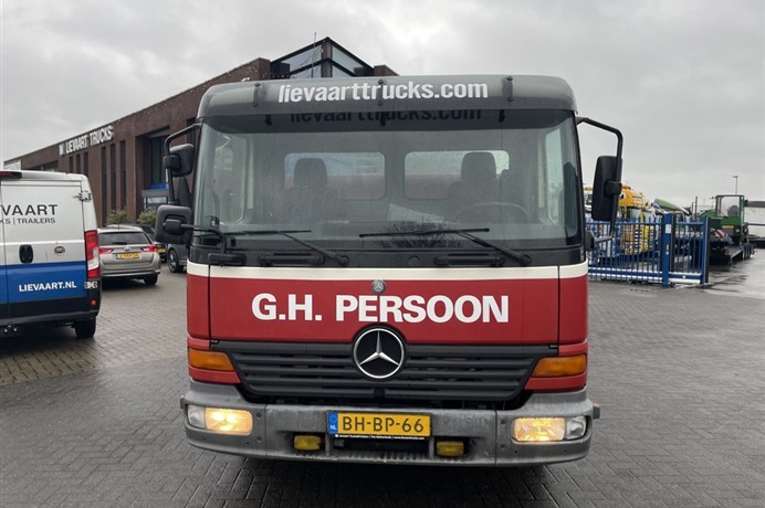 42528800-8