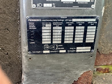 46429379-17