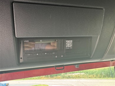 46474857-18