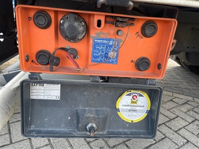 47637324-17
