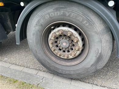 47737402-11