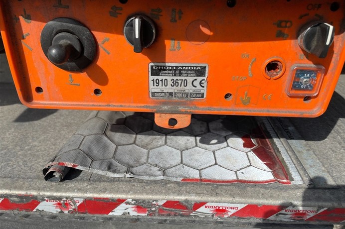 47762208-15