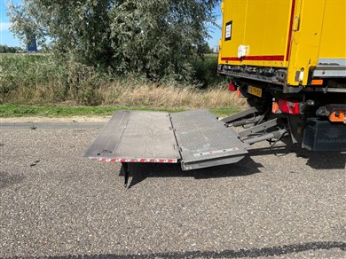 47762208-9