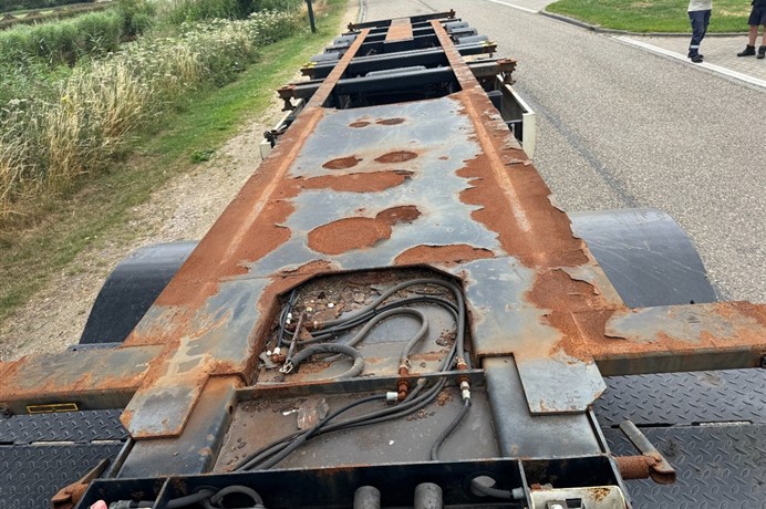 46400247-17