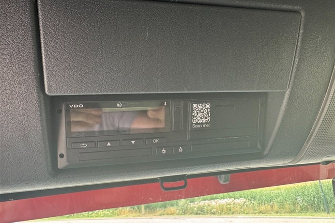 46474857-18