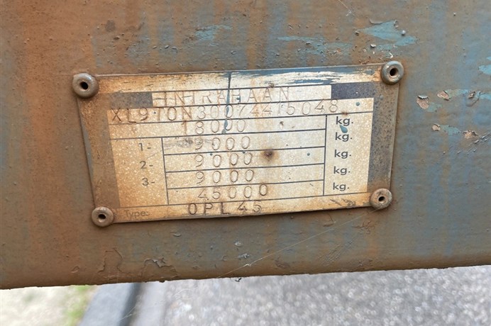 48233833-8