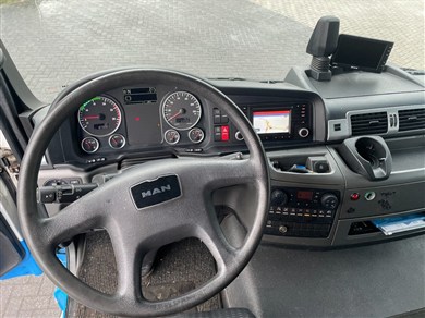48635856-5