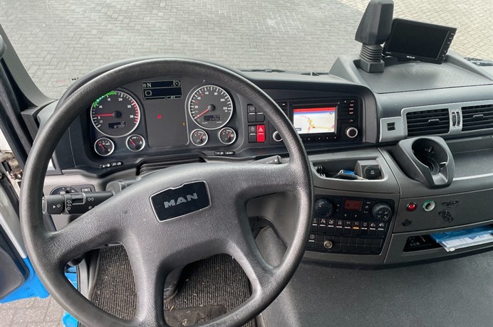 48635856-5