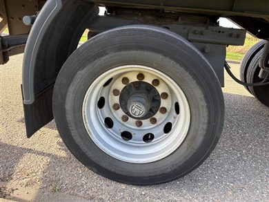 52281863-9