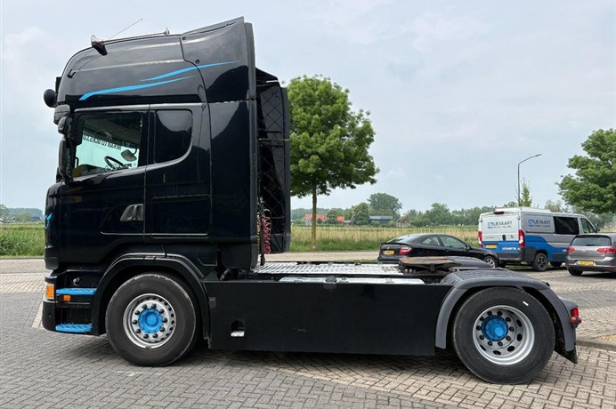 53215376-10