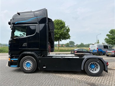 53215376-10