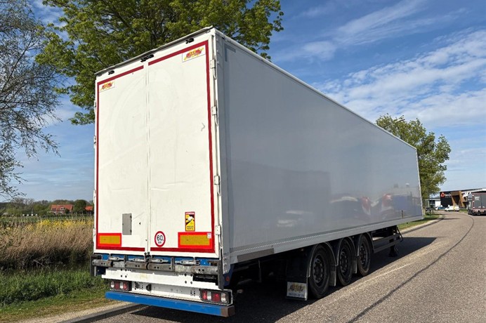 52825763-3