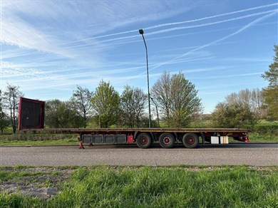 52685579-7