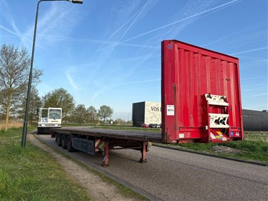 52685579-3