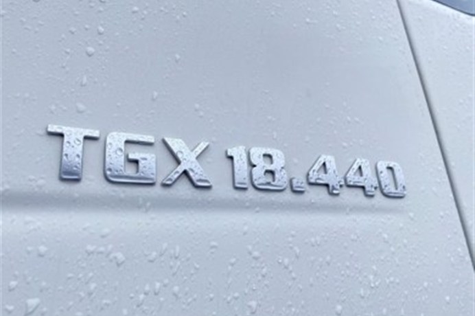 32810403-11