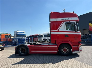 53638398-8