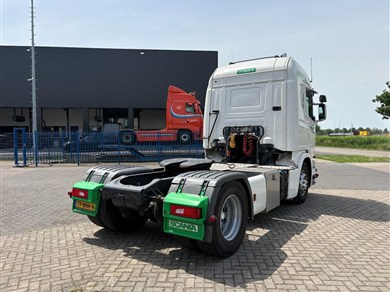 53907942-4