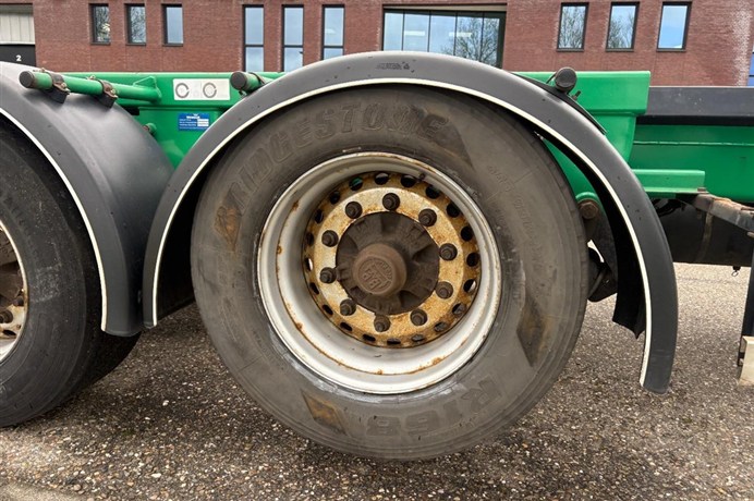 52584990-9