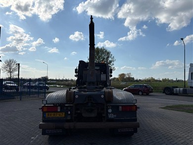 52811137-10