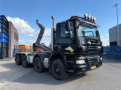 52811137-3