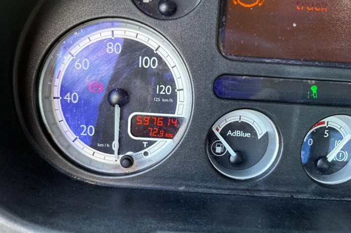 52811137-15